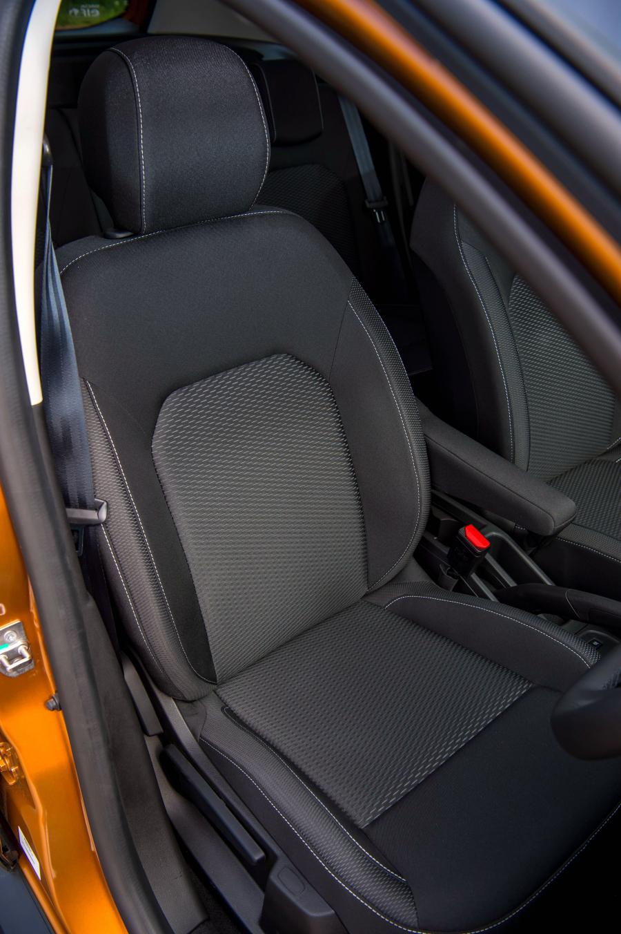 Интерьер Dacia Duster Comfort 2018 года  (UK) (фото 27 из 35)